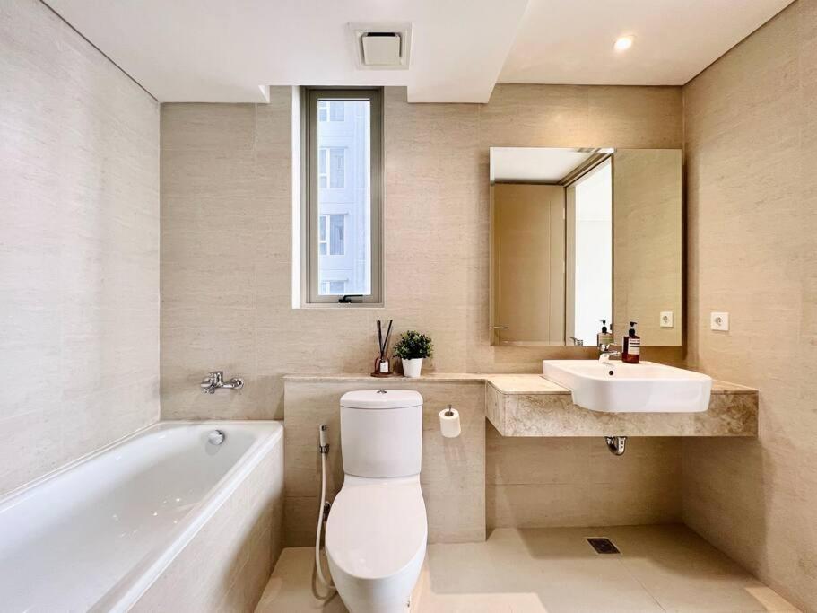 Sunny Seaview 3 Bedroom At Pik Jakarta